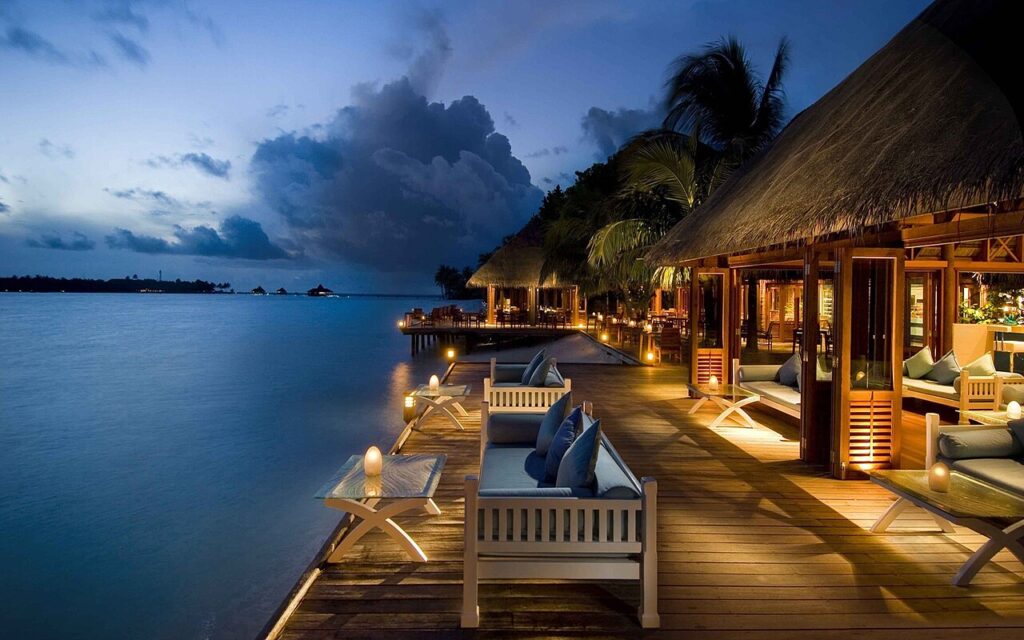 Meubles à chaussures DIY en palettes - Conrad Maldives Rangali Island Resort — waterfront and terrace (evening)