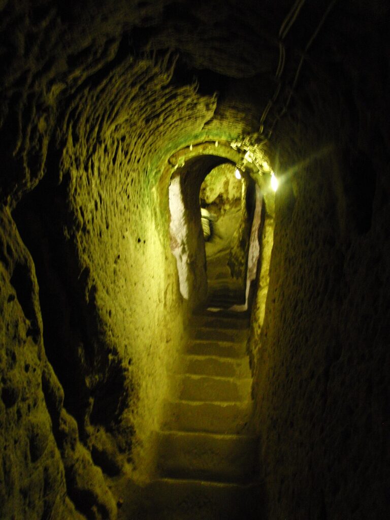 Créer un petit coin relax sous escalier! 20 idées pour vous inspirer…