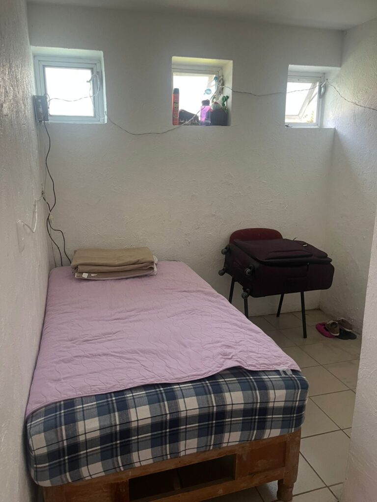15 idées pour une chambre plus pratique et bien rangée… Inspirez - Este es el cuarto dónde Fabi puede descansar por las noches