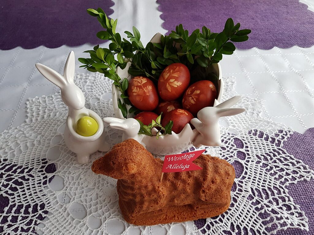 16 idées DIY pour une belle déco à Pâques! Inspirez - Easter decorations on table