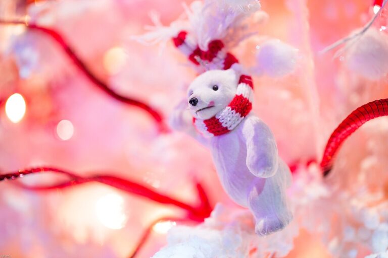 Réaliser un sapin original avec des boules de Noel! 20 idées déco pour vous inspirer…