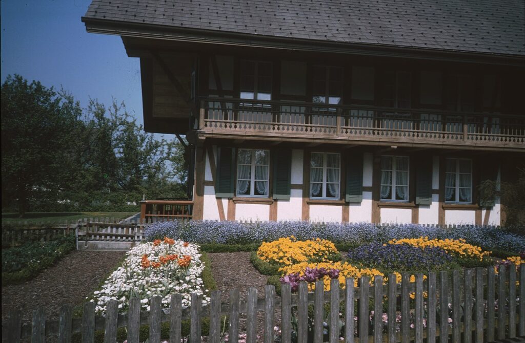 Mobilier de jardin Maisons du Monde 2021 - Cottage garden in Emmental, Switzerland, Kanton Bern