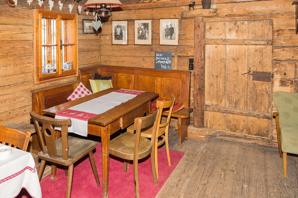 10 idées DIY en récupérant la partie supérieure des palettes - Farmhouse lounge of famliy Kotschnig at Winklel #1, municipality Feistritz ob Bleiburg,