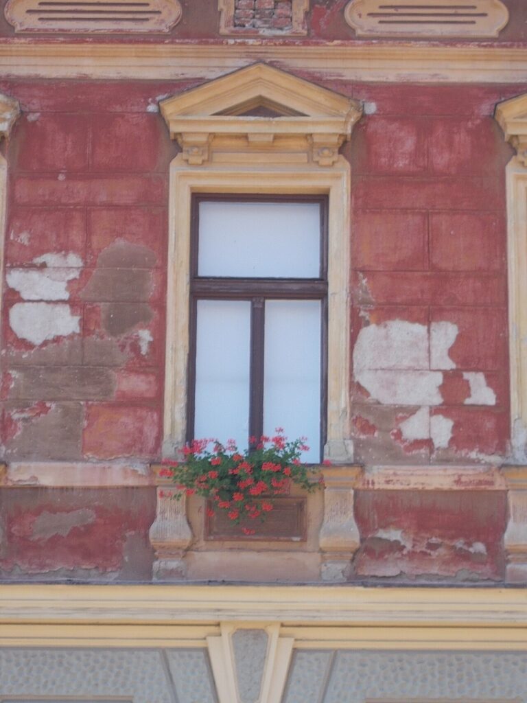 7 idées irrésistibles pour décorer la balustrade de votre balcon - Listed restidential and shop building. End of the 19th century, eclectic. - 10 Rákó