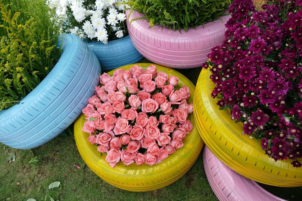Déco récup avec des vieux pneus - Flower decorations at a wedding in India