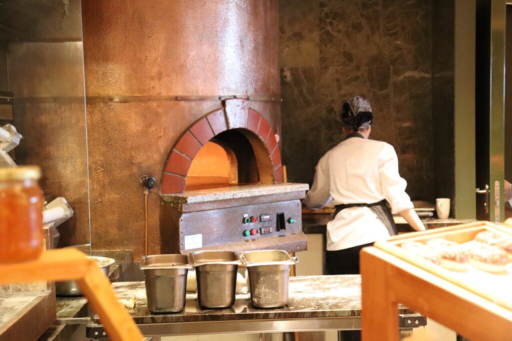 Réutiliser de vieux ustensiles de cuisine pour créer quelque chose d’original dans la maison - Wikimedia Hackathon 2025 catering