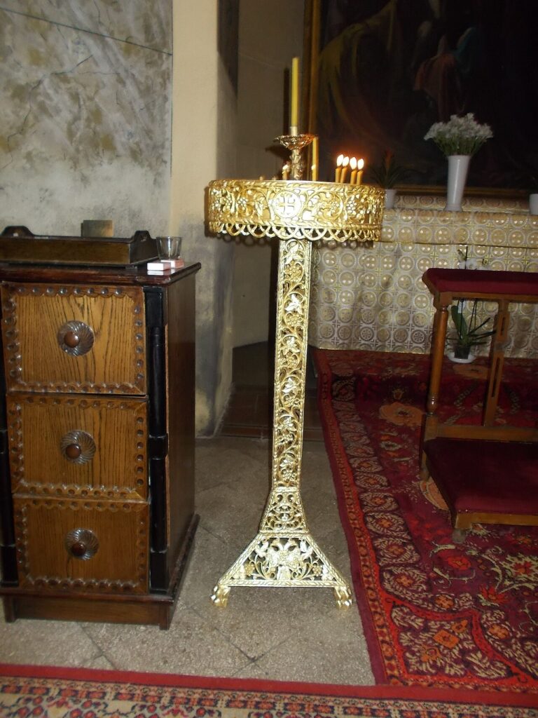 Voici 20 idées déco avec bougies et palettes! Laissez - Churches of the Pokrov. Architect János Bobula jr.. Neo-Byzantine style. Built in between 1907