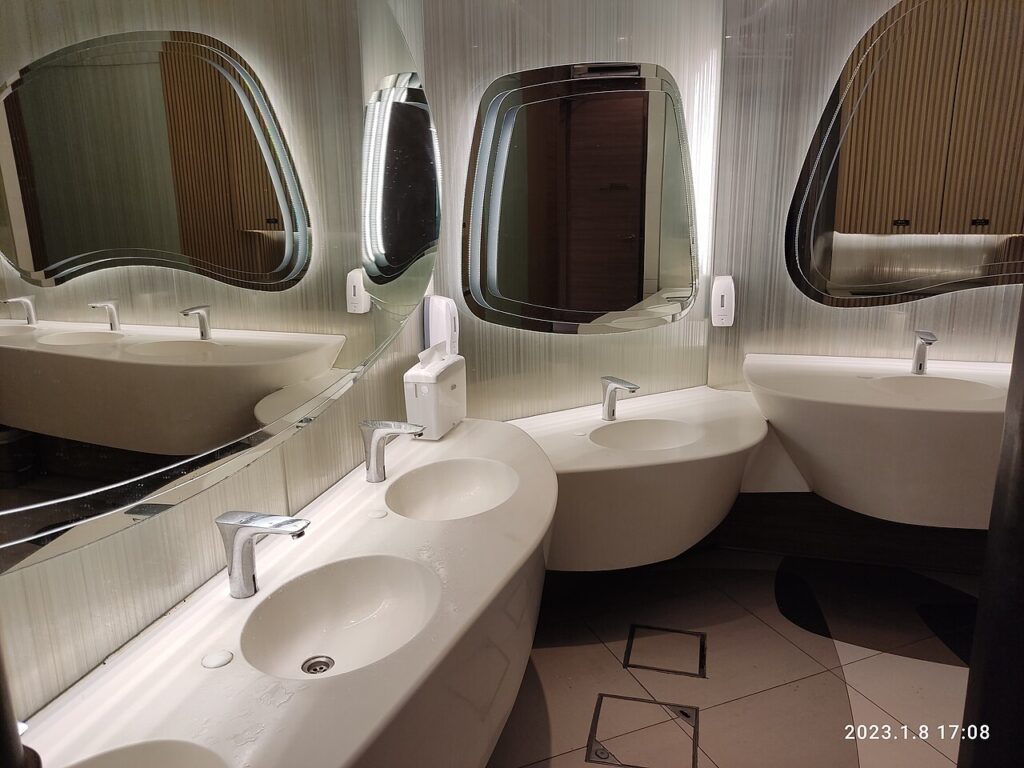 Embellir un miroir avec de la récup - HK 北區 North District 粉嶺 Fanling Green Code Plaza mall toilet in January 2023