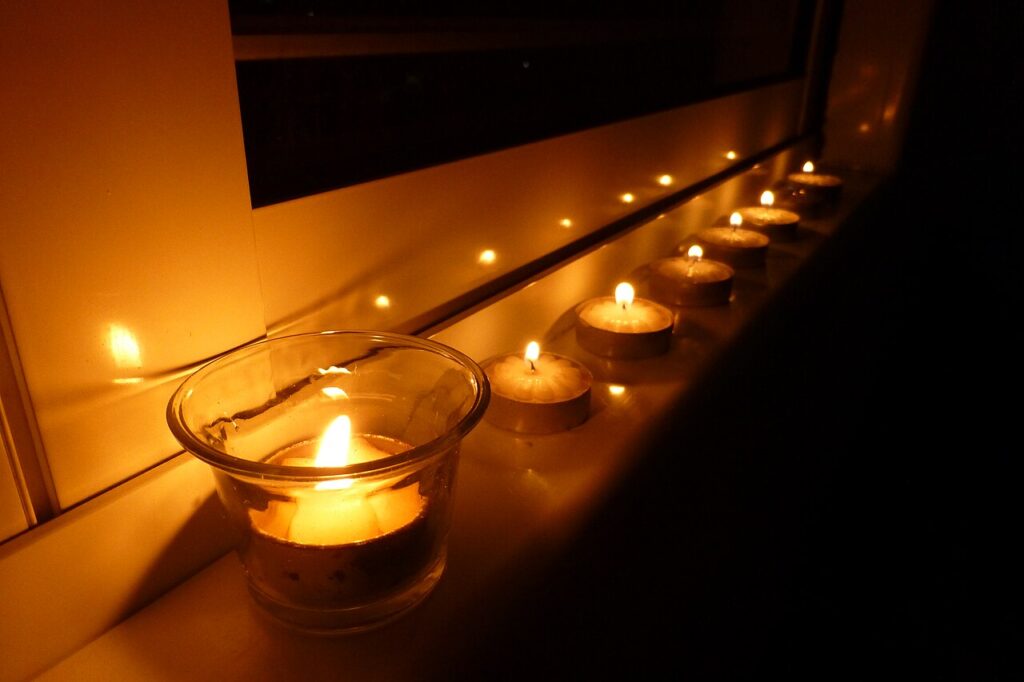 Un bougeoir Noël DIY avec un verre - Hanukkah candles