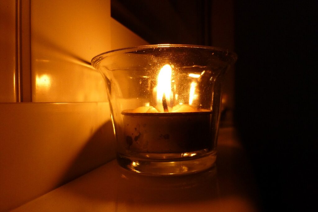 Magnifiques centres table pour noel! 20 idées pour vous inspirer… - Hanukkah candles