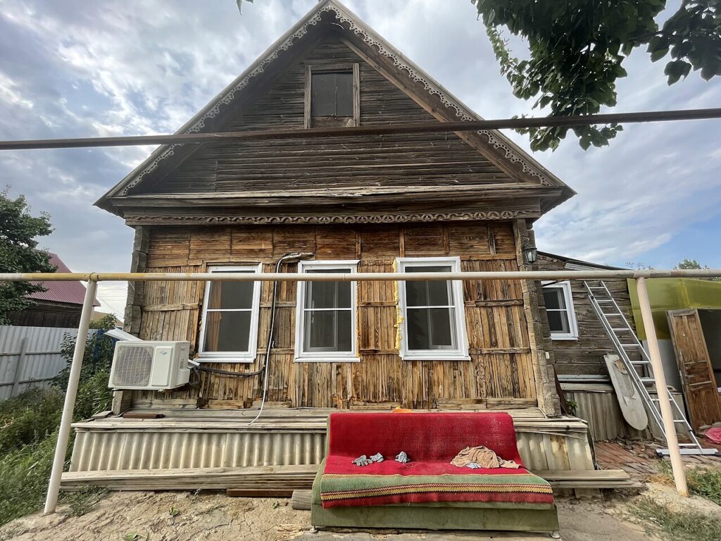 Sublimez votre salon avec un canapé rose poudré - House in Khmelyovka, Astrakhan Oblast