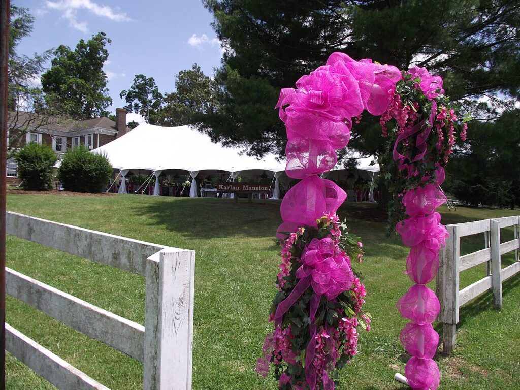 Taille de mai - Photos of the Karlan Mansion and grounds, completely decorated for a wedding. By Mike Brindle.