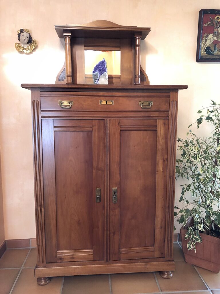 Cadres DIY originaux faciles à réaliser avec des palettes - Vertiko aus Kirschholz