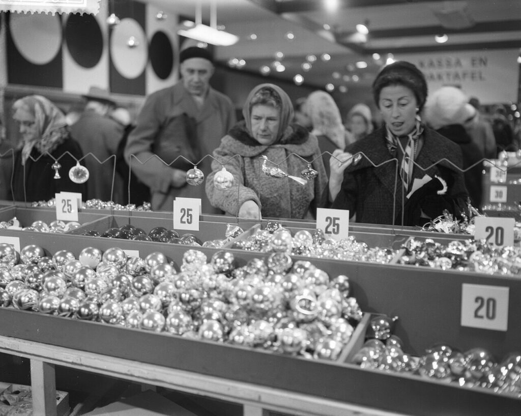 20 idées déco Noel avec des bocaux en verre! Laissez - Collectie / Archief : Fotocollectie Anefo Reportage / Serie : [ onbekend ] Beschrijving : Kopen