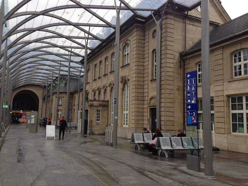 De délicieux fruits à portée de main sur votre balcon et votre terrasse avec ces arbres révolutionnaires - Hauptbahnhof Luxemburg in Luxemburg-Gare