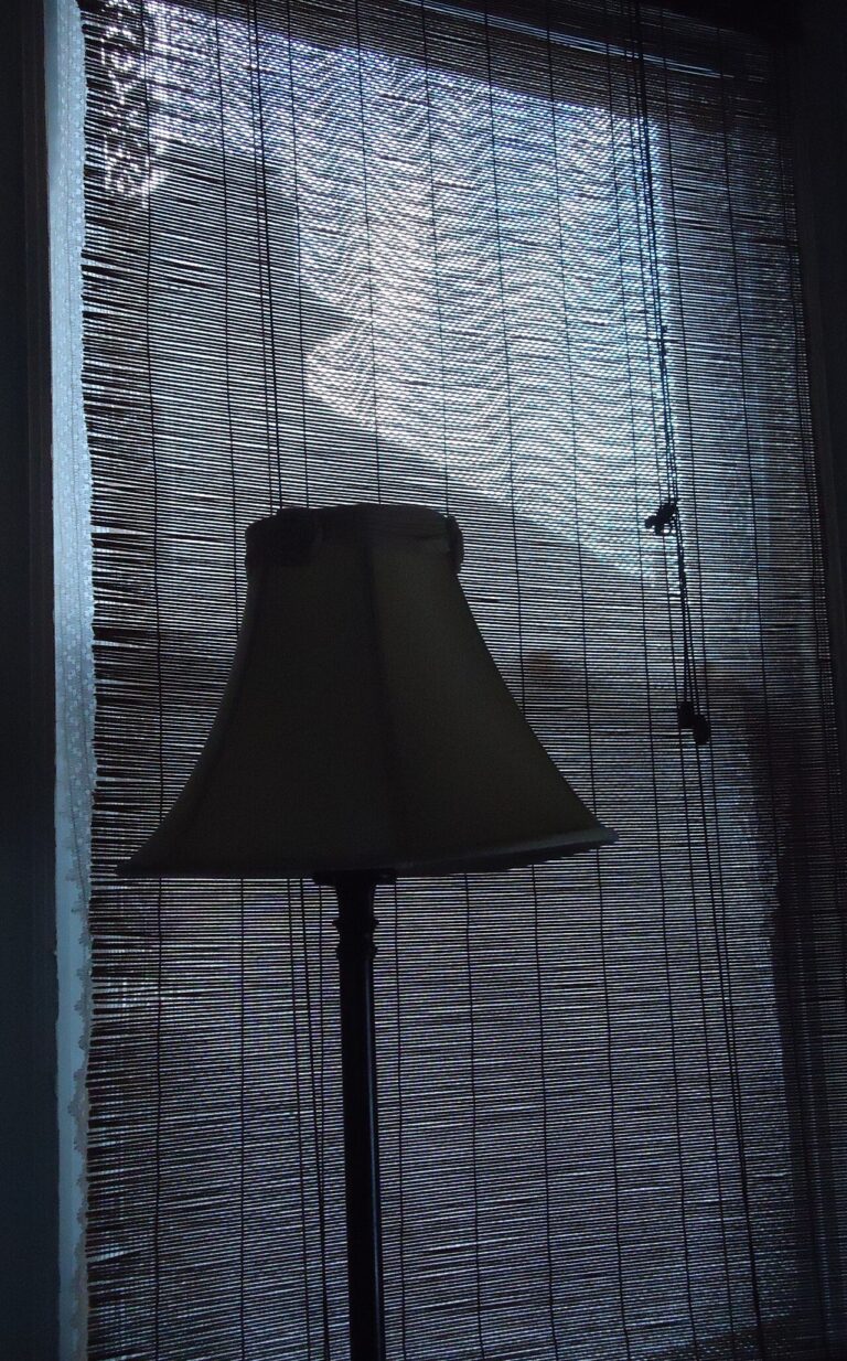 Quel lampadaire pour un salon design? 10 idées inspirantes