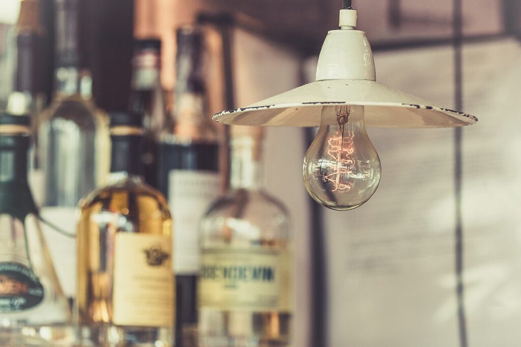 10 fantastiques lampes DIY avec du bois recyclé - Torvehallerne, Copenhagen, Denmark