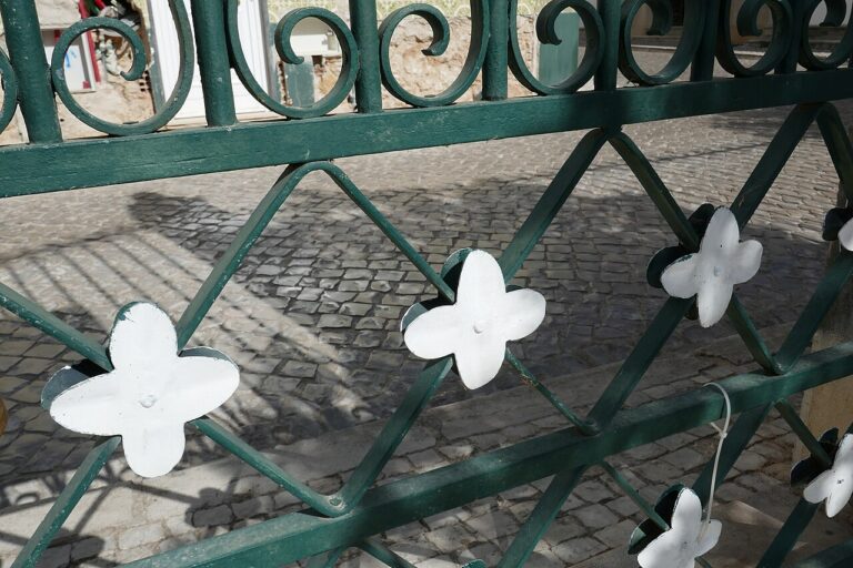 9 idées DIY pour décorer sa clôture de maison : laissez-vous inspirer
