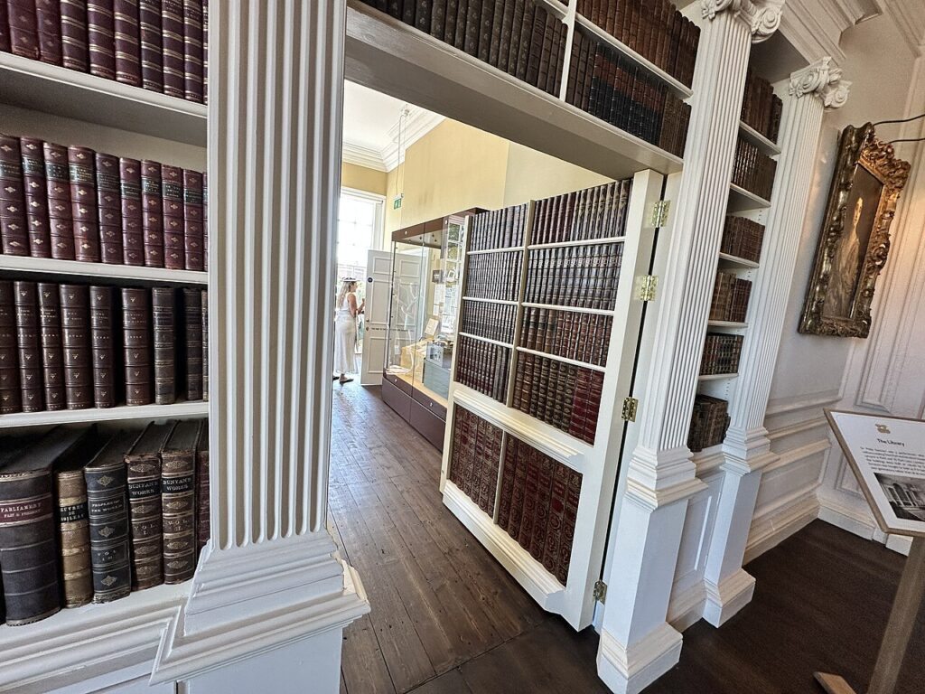 Des portes secrètes dans la maison ! Voici 7 solutions ingénieuses à ne pas manquer - Trent Park House