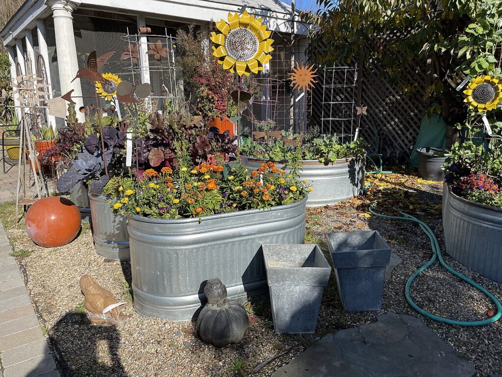 Se créer une douche de jardin dans un décor de rêve pour se rafraichir durant l’été! 20 idées inspirantes… - Sonoma Mission Gardens, Sonoma, Californi